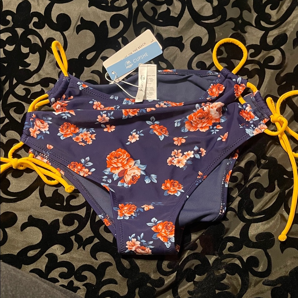NWT Cupshe Women’s Floral Bikini Bottom Size Large